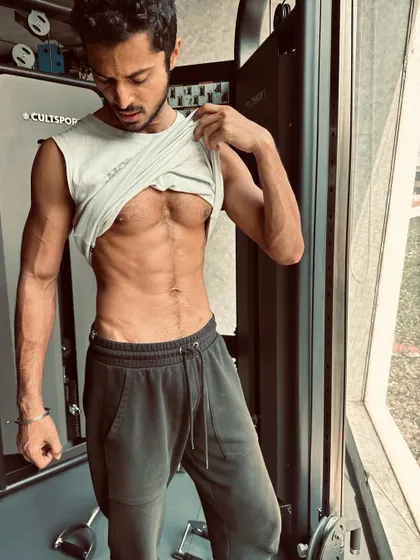 Another angle of the ab-check, showing the definition from a different perspective.