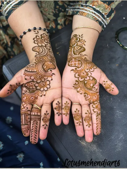 A similar Arabic floral design for another guest at the same event, showing how we can create complementary looks for a bridal party.