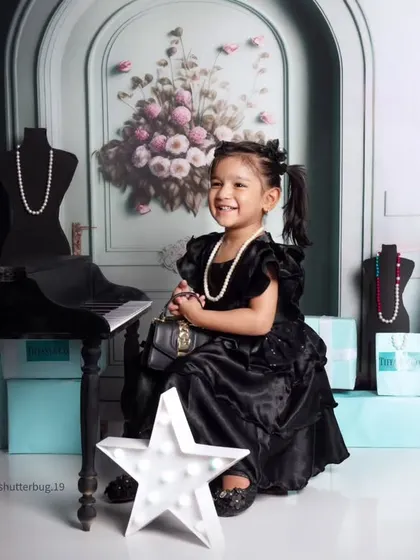A happy smile from our little model, who is enjoying her glamorous photoshoot experience.