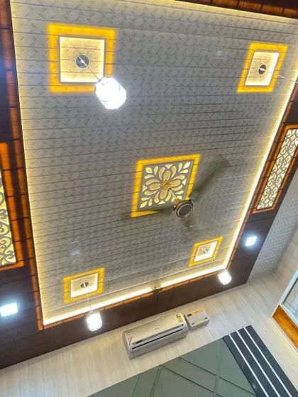 Yeh hamare sabse popular designs mein se ek hai. Ismein wooden texture, jali work, aur spotlights ka perfect balance hai.