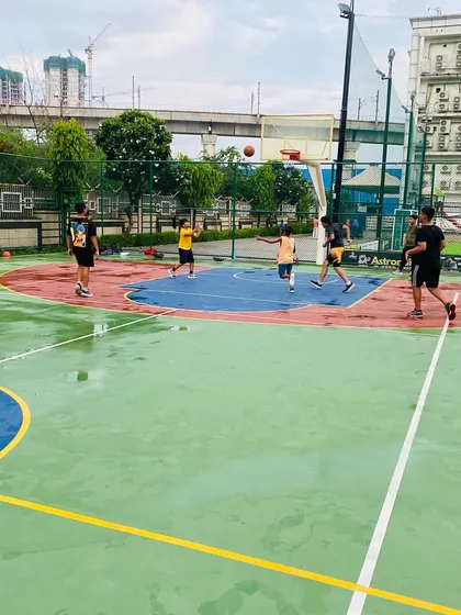 A player takes a shot from the perimeter on a rainy day.