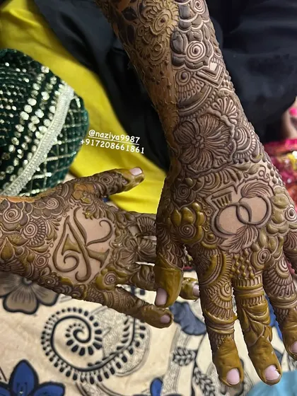 For this engagement design, I included the initial 'A' and a heart. These small, personal touches make the mehandi so much more meaningful.