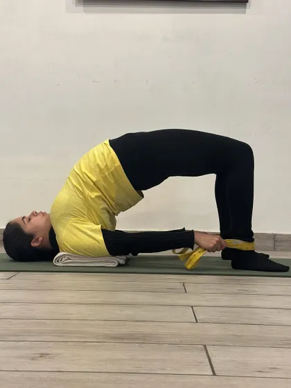 Using a belt around the ankles in Chatushpadasana helps to keep the feet and knees aligned. This small adjustment ensures that the correct muscles are engaged, preventing strain on the knee and hip joints.