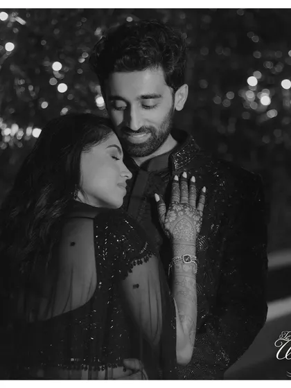 The same romantic moment captured in timeless black and white, emphasizing the emotion and elegance.