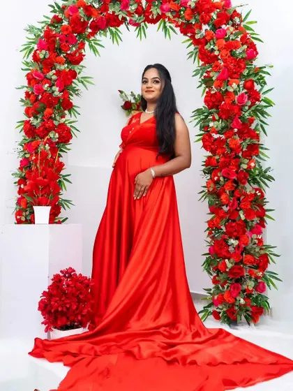 This red gown is designed to make you feel like a star, celebrating your pregnancy in the most glamorous way.