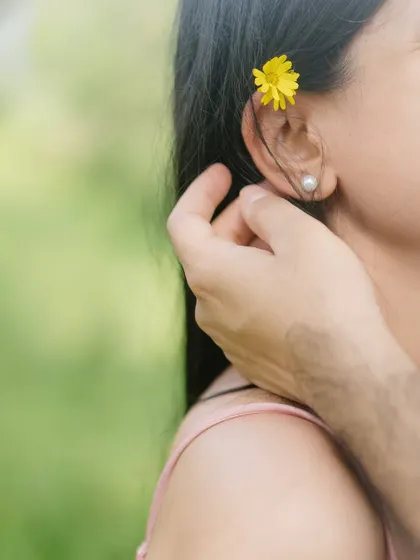 A delicate detail shot of a flower tucked behind her ear. It’s these small, romantic details that add a layer of poetry to a pre-wedding collection.