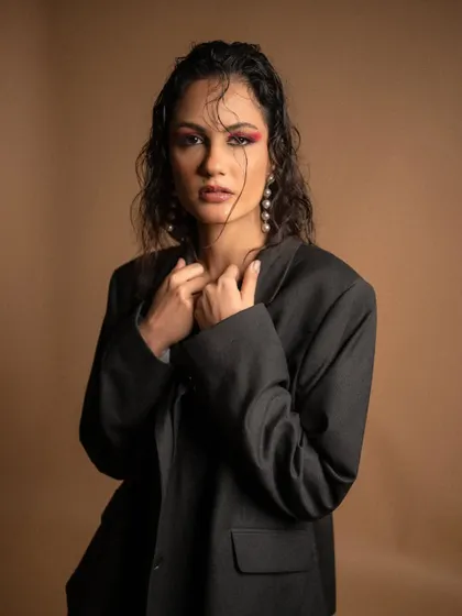 A beauty-focused shot from 'FLOR', highlighting the wet-look hair and dramatic eye makeup that completed the edgy look.
