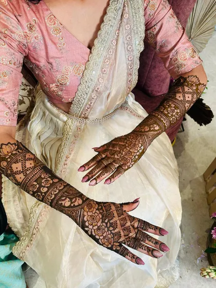 A beautiful floral design with jaali work, creating a delicate and romantic feel.