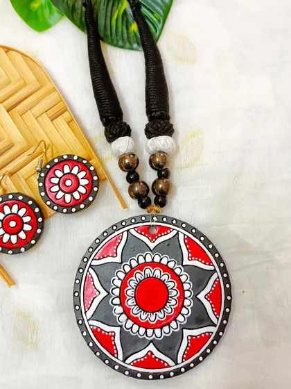 These are additional images and videos showing the wide assortment of necklace sets in various designs and colors that I have available for wholesale.