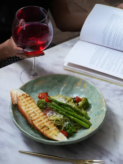 A healthy and delicious option. This pasta with asparagus, broccoli, and cherry tomatoes is light, fresh, and perfect for lunch.