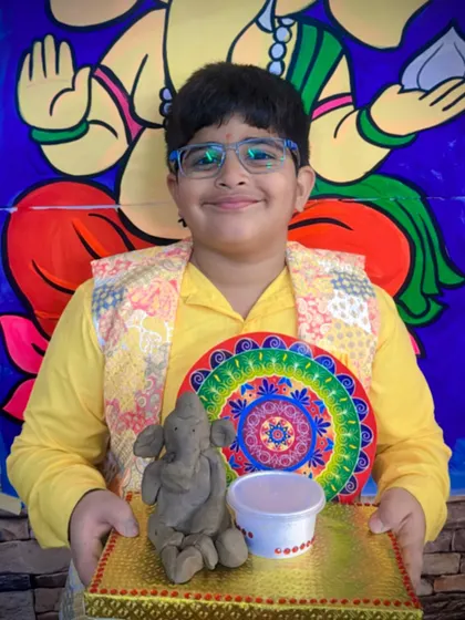 Dressed for the occasion, this student proudly presents his Ganesha creation. We encourage kids to immerse themselves in the festive atmosphere during our special holiday workshops.