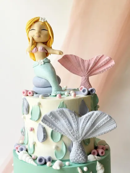 A detailed shot of the top tier of the mermaid cake.