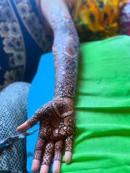 Another angle of the bridal henna, showing the design from the side.