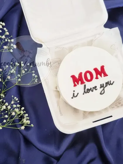 A simple and heartfelt bento cake for Mother's Day. Sometimes, all you need to say is "MOM I love you."