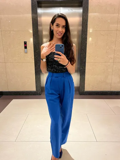 A quick mirror selfie before hosting a party in Goa. My work takes me all over, and I love adapting my style for every city and event, from Bengaluru to Mumbai.