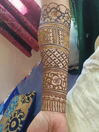 A detailed look at a mehendi arm band. I used a combination of floral motifs and jaali patterns to create a cuff-like effect that is both traditional and stylish.