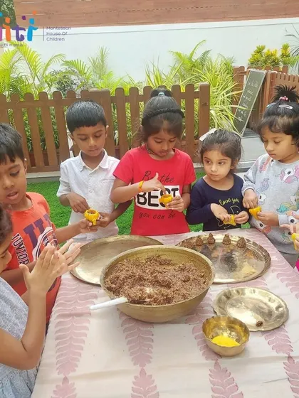 Children use molds to create perfectly shaped modaks. This activity requires precision and patience, helping to develop their concentration.