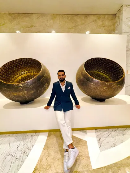 Getting into the weekend mood with a dapper look. A well-fitted suit always matches a high-energy set.