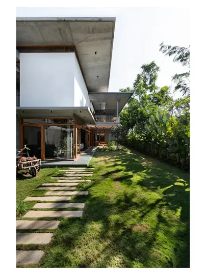 Stone pavers create an informal path through the lawn, leading the eye and the foot from the house into the garden. This simple detail strengthens the physical and visual link between the built and natural environments.