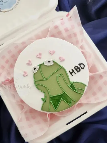 This Kermit the Frog bento cake is for all the meme lovers. It's a fun and trendy design that's sure to make anyone smile on their birthday.