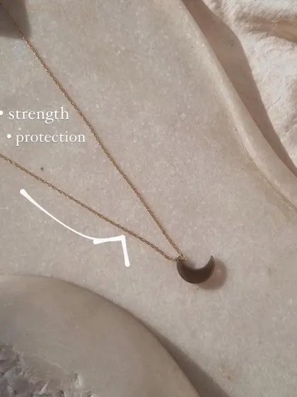 My Smoky Quartz Luna Pendant is a powerful tool for strength and protection. It helps neutralize negative vibrations and brings a sense of calm.