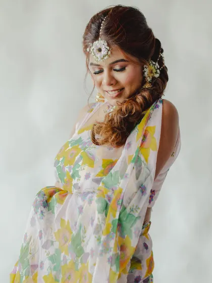 A simple but elegant look for a pre-wedding event. We created this beautiful floral maang tikka and hair accessories to complement her soft, romantic hairstyle.