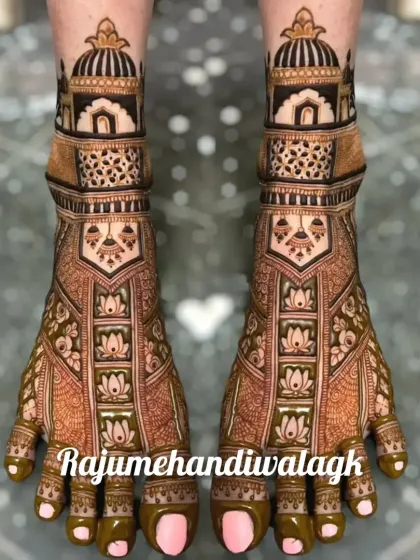 A classic foot design with palace architecture and lotus motifs, covering the entire foot for a full bridal look.