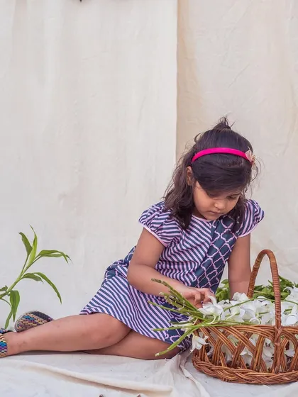 This comfortable printed dress is perfect for a day spent picking flowers and enjoying the outdoors.
