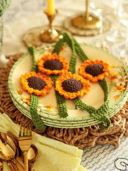 Another shot of the sunflower napkin ties, because they are just so cheerful.