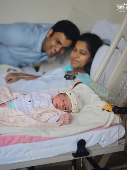 The first 48 hours are so special. Capturing the new parents looking at their baby with so much love right there in the hospital is an honor. These are the first moments of a new family story.