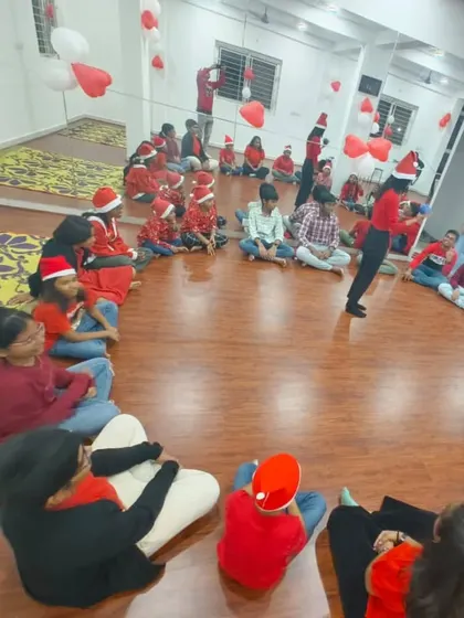 Here you can see our students gathered in a circle, playing games and enjoying the Christmas festivities. We love creating these moments where everyone can relax and bond outside of regular classes.