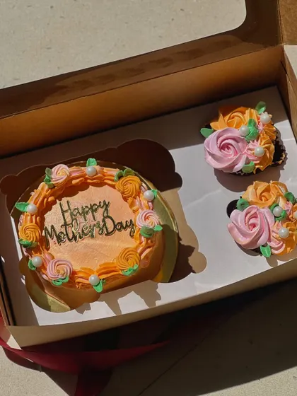 This Mother's Day gift box includes a mini bento cake and two matching floral cupcakes, all 100% eggless and homemade.