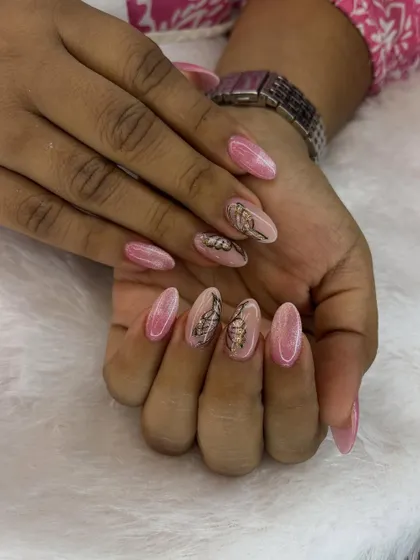 A soft and subtle design with a touch of character. This set features a shimmering pink base with delicate, snake-like art drawn in fine black lines.