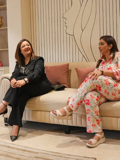 Guests relaxing and chatting at our clinic. We strive to create a comfortable and friendly atmosphere.