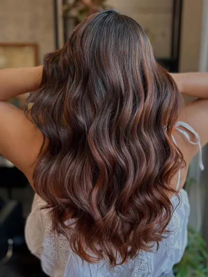 This Cinnamon Sugar color is sweet, spicy, and everything nice. The warm red and brown tones are blended together for a dimensional, eye-catching look.