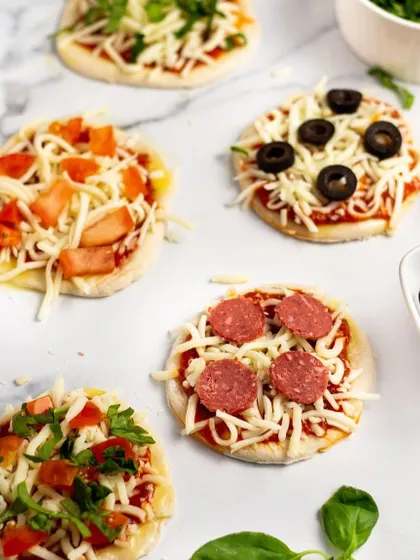 We offer a variety of mini pizzas perfect for party snacks. Your guests can choose from toppings like pepperoni, black olives, or a simple vegetable mix, ensuring there's a bite-sized treat for everyone.