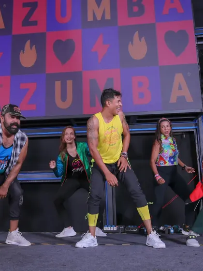More smiling faces and great moves from the instructors on stage.