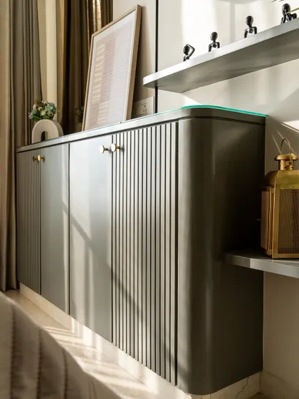 Lines that lead the eye, curves that calm the soul. This fluted matte-finish console is more than storage, it’s sculptural elegance. The ribbed detailing adds rhythm, while rounded edges soften the form.