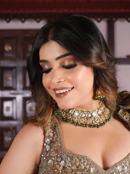 A close up of the golden glitter eye makeup. This is perfect for an evening function where you want your eyes to do all the talking.