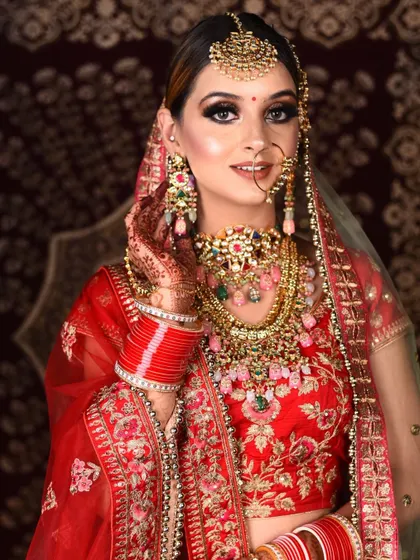 This bride chose a vibrant, multi-colored navratan-style necklace to pair with her red lehenga. It’s a joyful and colorful option available for rent.