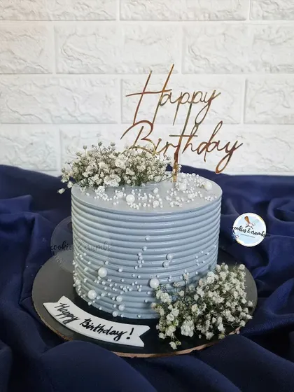 This grey striped cake with baby's breath is one of my most popular designs. It's simple, elegant, and perfect for any sophisticated celebration, especially for husbands and dads.