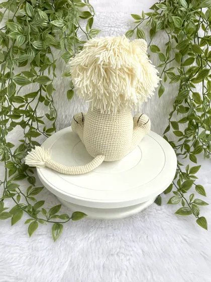 This majestic white lion has such a beautiful, full mane. I love making this sitting version, which is perfect for display in a nursery or for gentle play. The details on his paws make him extra special.