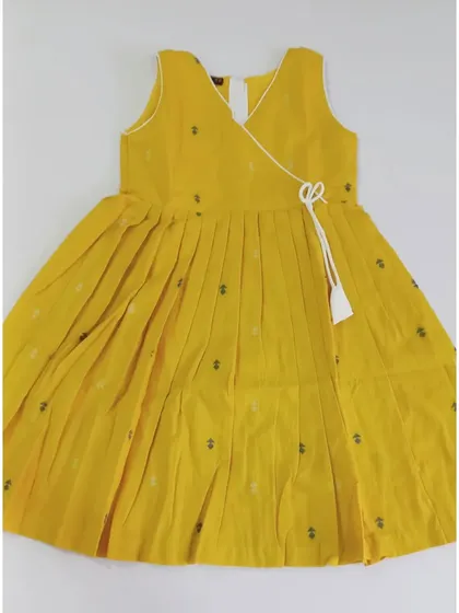 We also have the Abhirami set in a lovely turmeric yellow with grey buttis. The top and pants can be mixed and matched with other pieces for endless styling options.