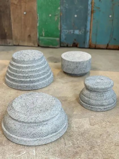 These simple yet beautiful stone plinths can be used to achieve a traditional or modern look for any space.