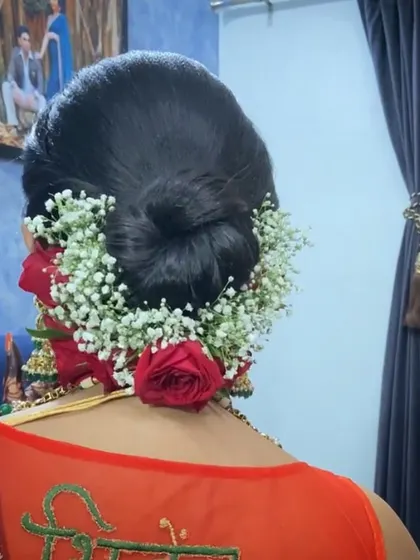 Another example of a beautiful rose and gajra bun, a classic choice for Maharashtrian and other traditional brides.