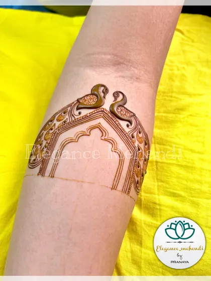 A clean and simple bridal startup design with two peacocks, showing the beauty of the initial outline.