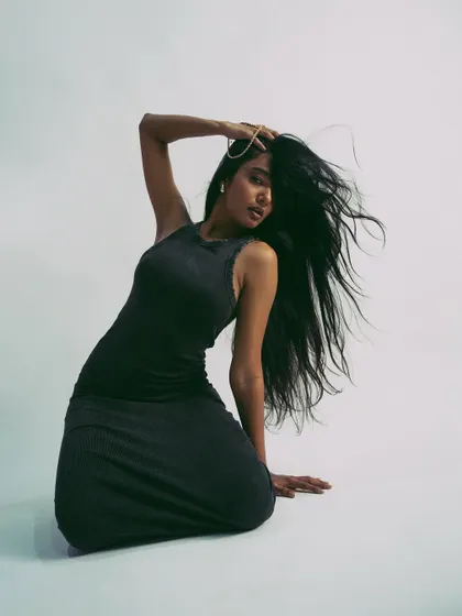 A duplicate of 162, this graceful pose is a great addition to any model's book.
