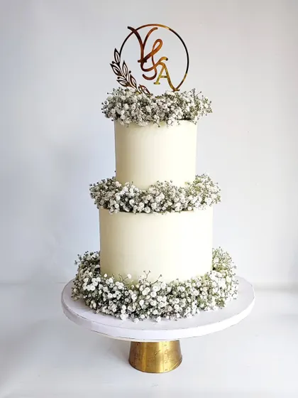 A minimalist two-tier cake adorned with just baby's breath. This design is perfect for an intimate wedding or a chic anniversary party.