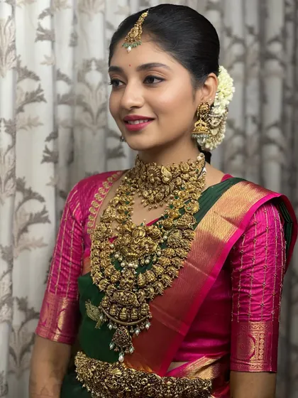 A classic bridal pose with a traditional floral hairstyle. My training also touches upon how makeup and hair work together to create an authentic and complete South Indian bridal look.