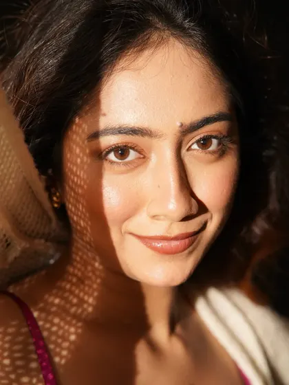A lovely play of light and shadow. The makeup is minimal and fresh, highlighting great skin and a natural glow.